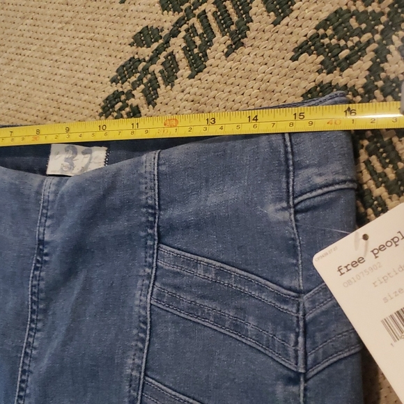 ⭐ Free People jeans - Picture 5 of 6